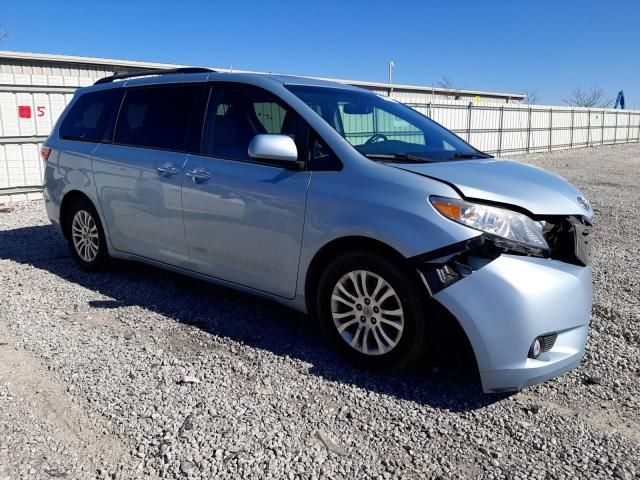 2017 Toyota Sienna XLE