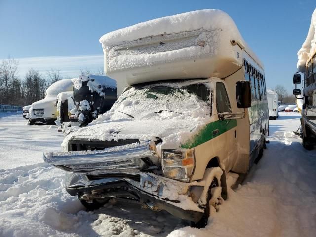 2017 Ford Econoline E350 Super Duty Cutaway Van