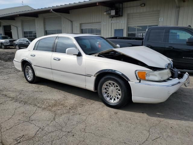 1999 Lincoln Town Car Signature