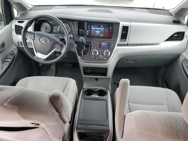 2017 Toyota Sienna LE