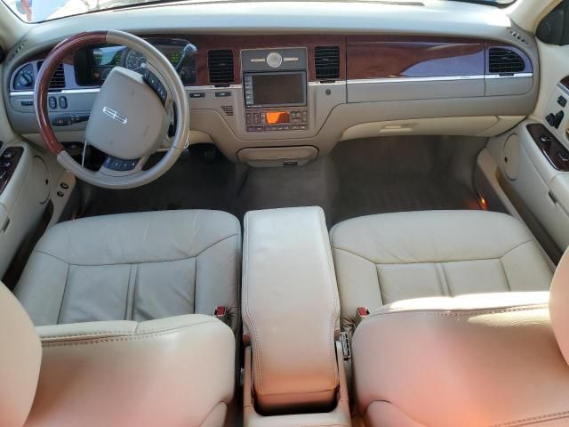 2005 Lincoln Town Car Signature Long Wheelbase