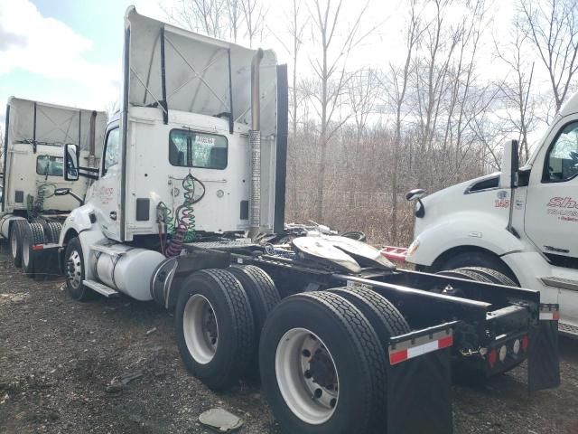 2017 Kenworth Construction T680