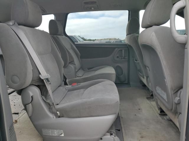 2005 Toyota Sienna CE