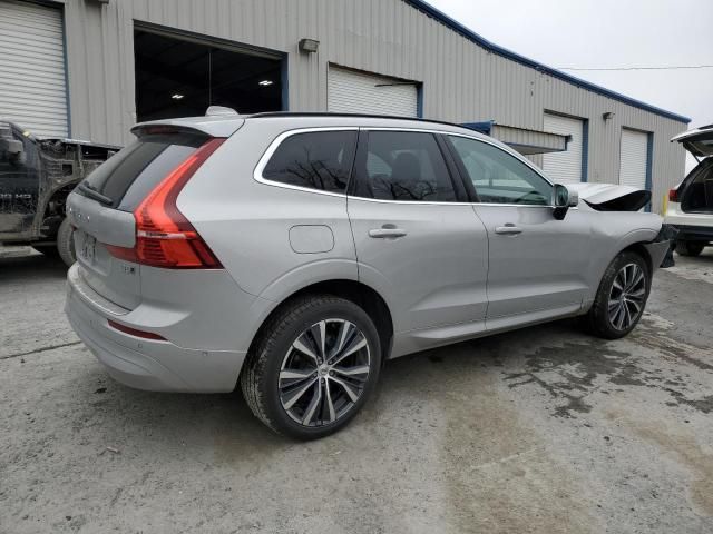 2022 Volvo XC60 B5 Momentum