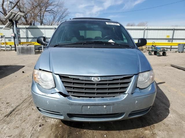 2005 Chrysler Town & Country Touring