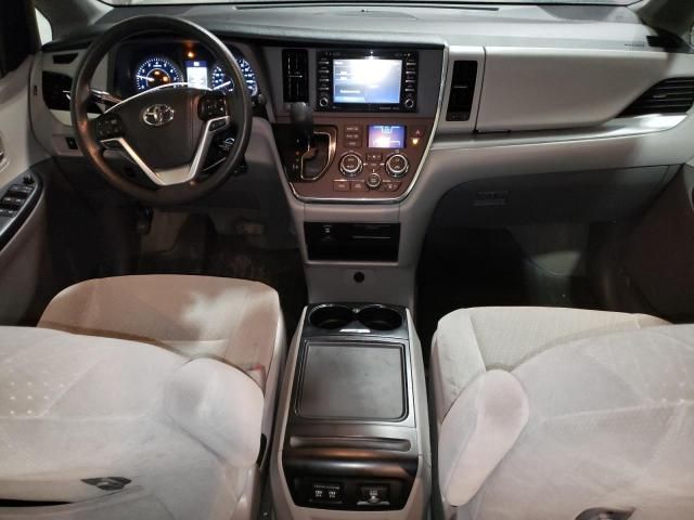 2018 Toyota Sienna LE