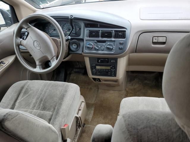 2000 Toyota Sienna LE