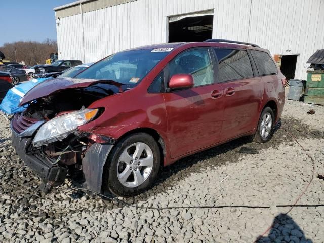 2017 Toyota Sienna LE