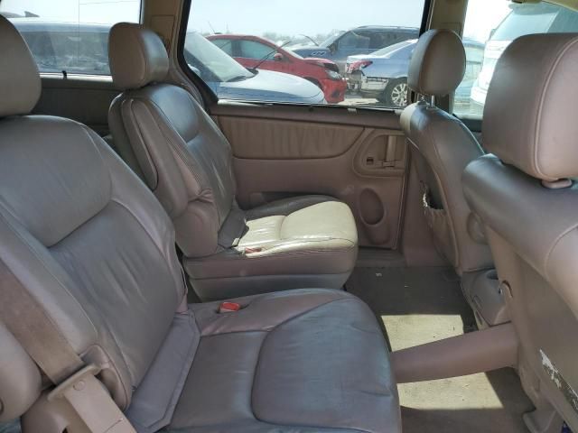 2004 Toyota Sienna XLE