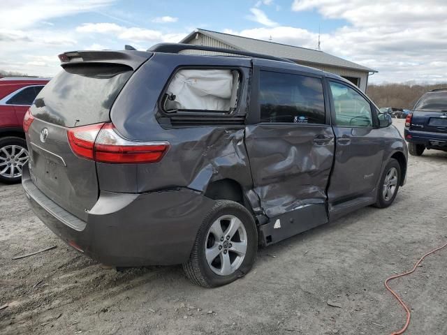 2019 Toyota Sienna LE