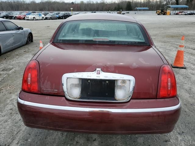 2000 Lincoln Town Car Signature