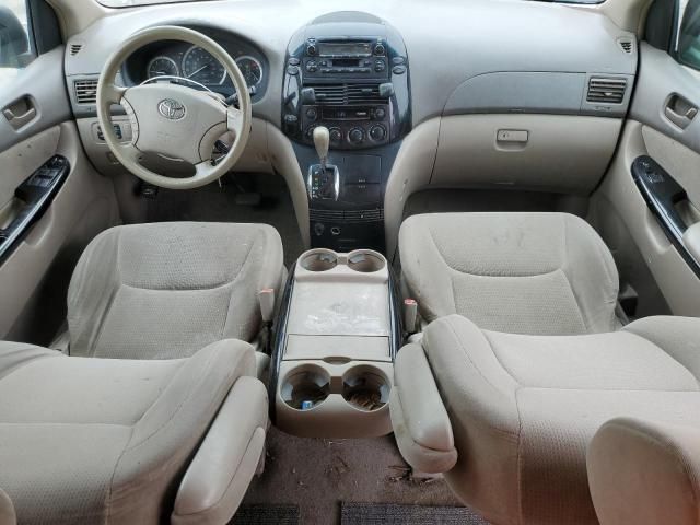 2004 Toyota Sienna CE