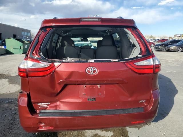 2018 Toyota Sienna XLE