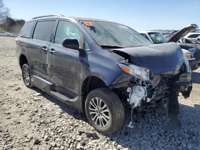 2020 Toyota Sienna XLE