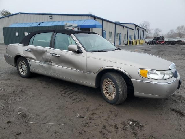 1999 Lincoln Town Car Signature