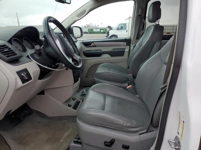 2014 Volkswagen Routan SE