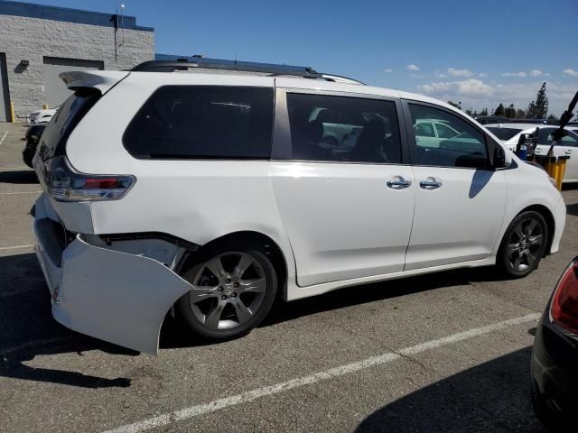 2015 Toyota Sienna Sport