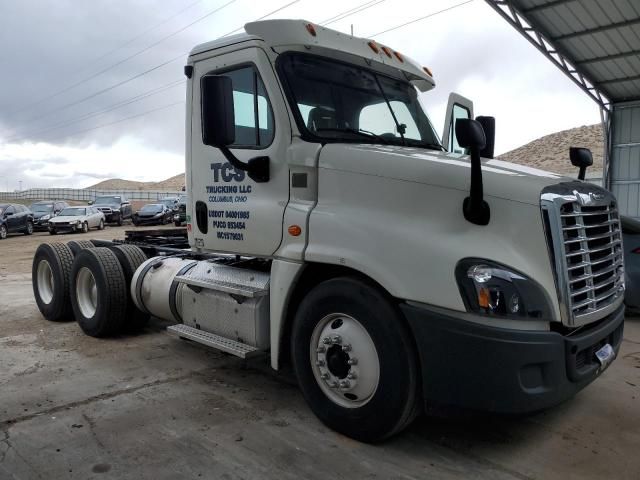 2016 Freightliner Cascadia 125