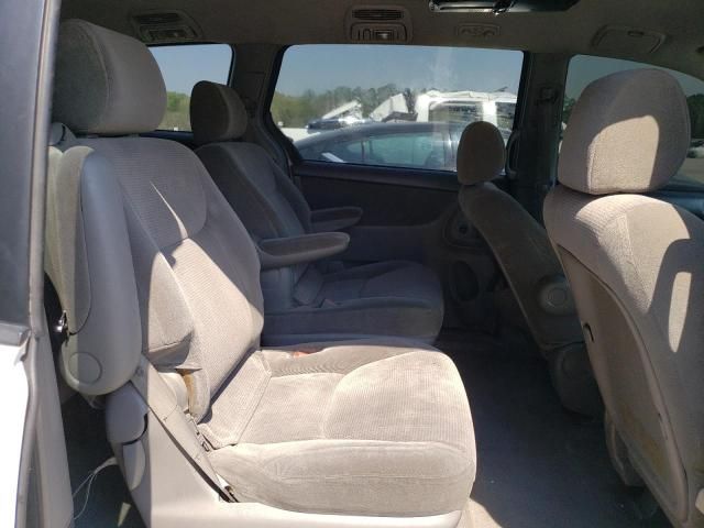 2004 Toyota Sienna CE