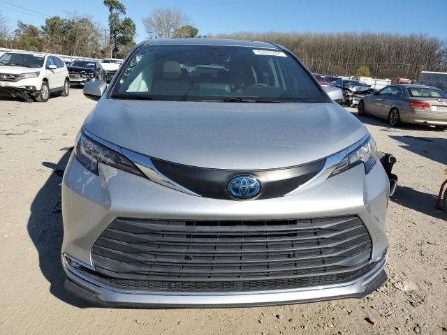 2021 Toyota Sienna XLE