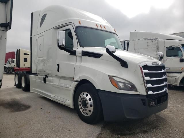 2018 Freightliner Cascadia 126