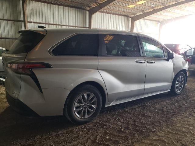 2022 Toyota Sienna LE