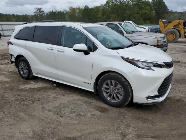 2021 Toyota Sienna XLE