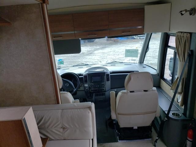 2014 Winnebago 2014 MERCEDES-BENZ Sprinter 3500