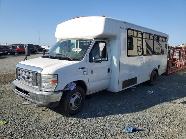 2012 Ford Econoline E450 Super Duty Cutaway Van