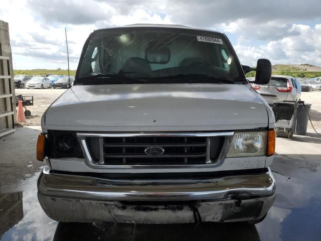 2004 Ford Econoline E350 Super Duty Cutaway Van