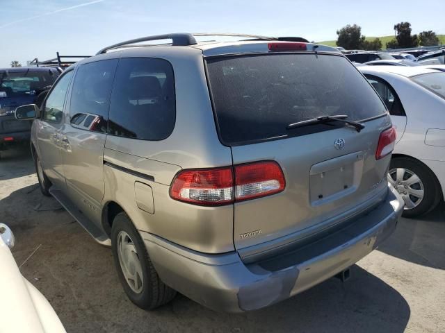 2003 Toyota Sienna LE