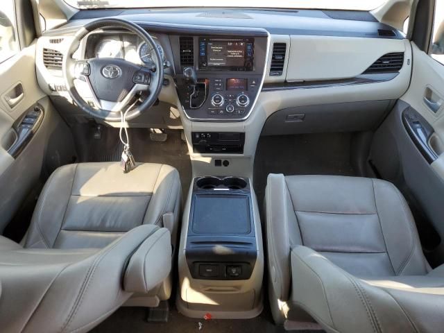 2017 Toyota Sienna XLE