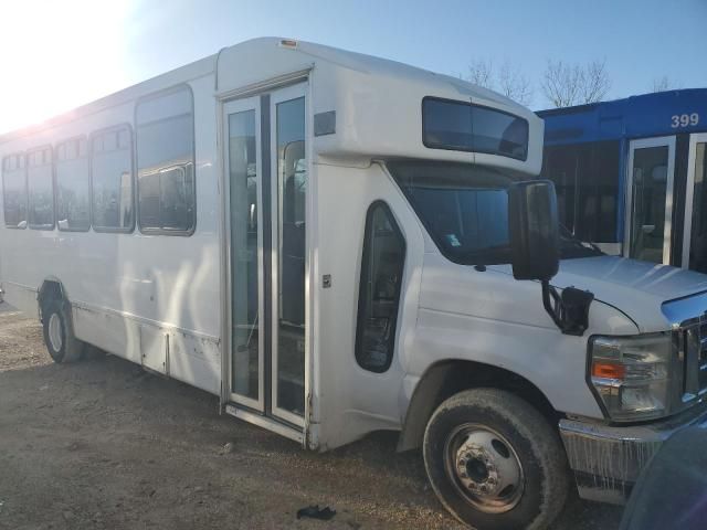 2016 Ford Econoline E450 Super Duty Cutaway Van