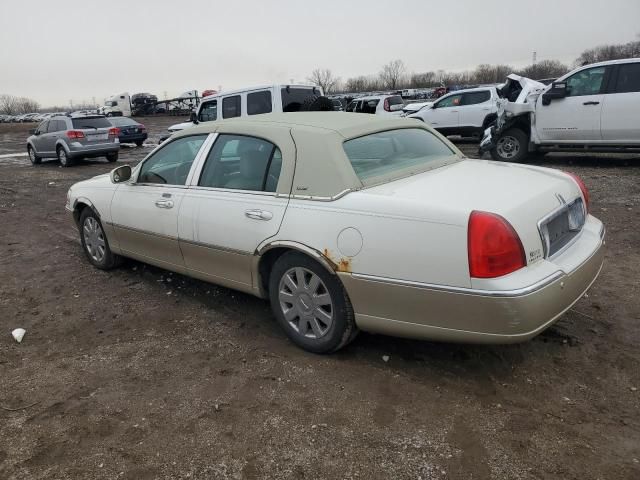 2005 Lincoln Town Car Signature Limited