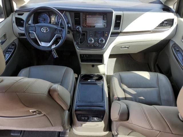 2018 Toyota Sienna XLE