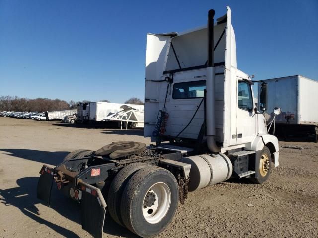 2010 Volvo VN Semi Truck