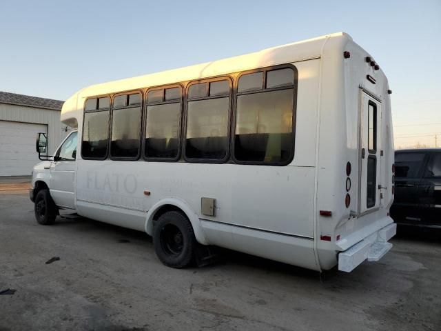 2016 Ford Econoline E450 Super Duty Cutaway Van