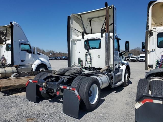 2016 Peterbilt 579 Semi Truck