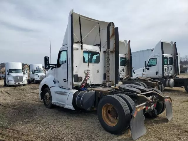 2014 Kenworth T680 Semi Truck