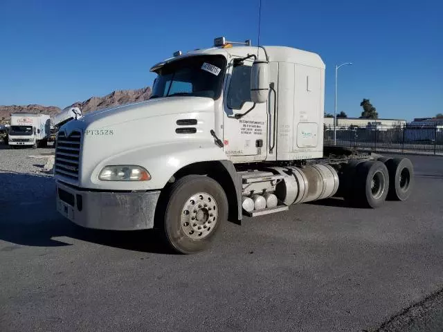 2013 Mack CXU600 Semi Truck