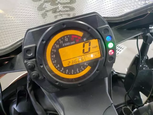 2005 Kawasaki Ninja ZX 10R