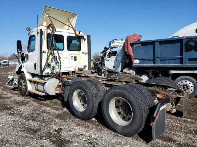 2017 Freightliner Cascadia Semi Truck