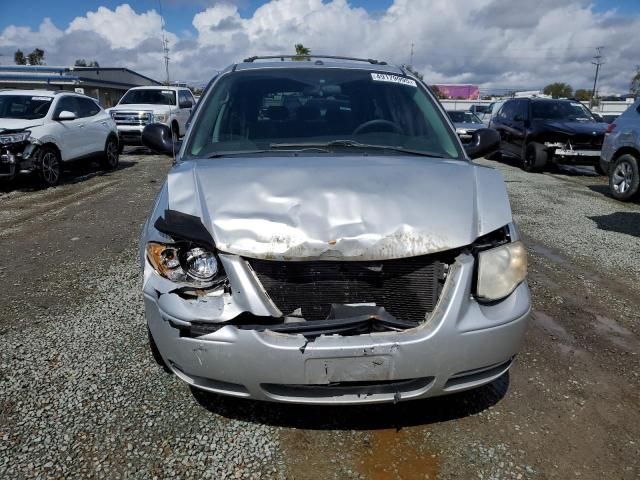 2006 Chrysler Town & Country LX