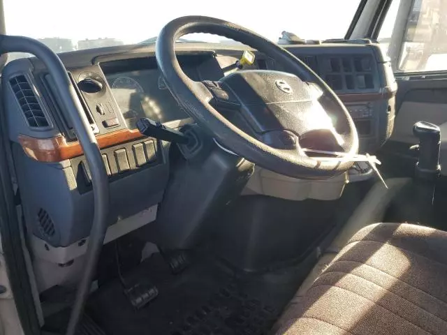 2006 Volvo VN Semi Truck