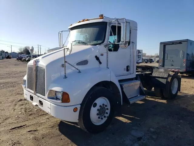 2007 Kenworth T300 Semi Truck