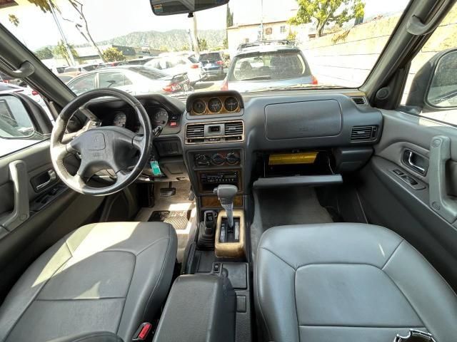 2000 Mitsubishi Montero