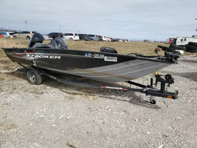 2021 Tracker Boat