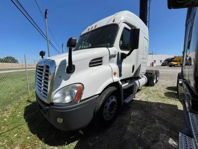 2016 Freightliner Cascadia 113