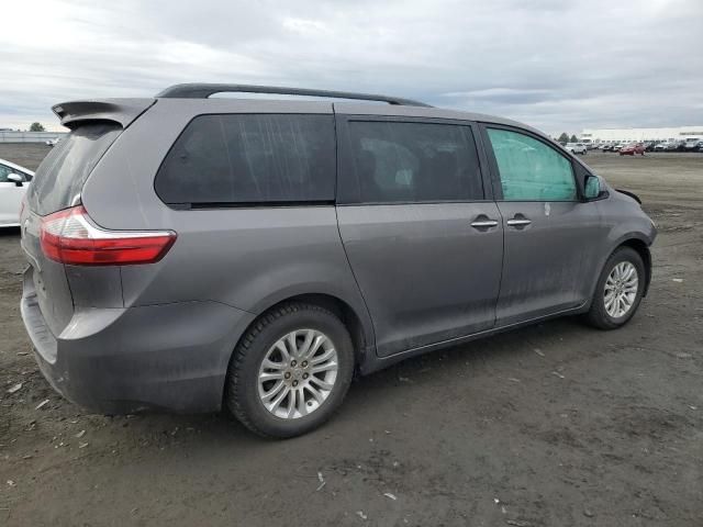 2017 Toyota Sienna XLE