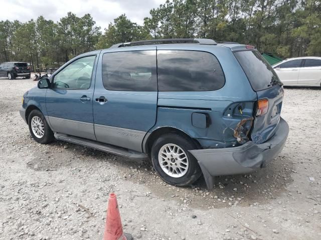 2000 Toyota Sienna LE